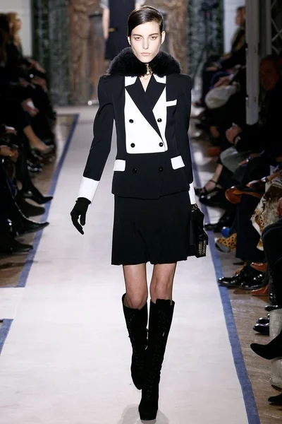 Look 11